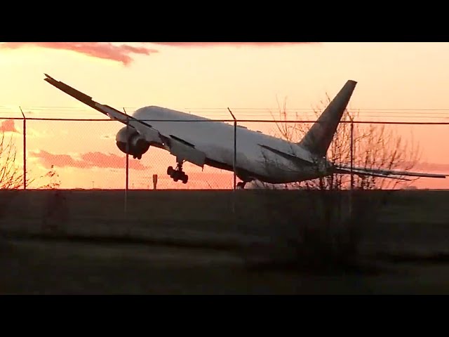 777 Pilot Loses Control Moments Before Touchdown