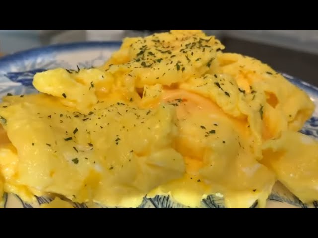 How To Make Beautiful Fluffy Scrambled Eggs