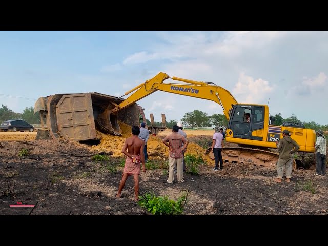 Extremely heavy dump truck full dirt accident​ recovery safety by excavator komatsu pc210