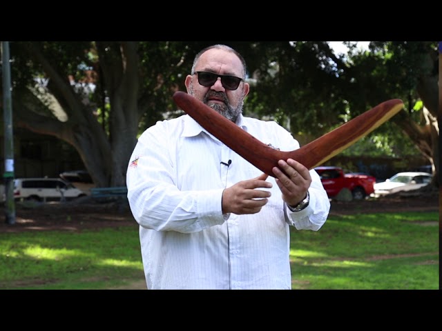 How to throw an Aboriginal Boomerang