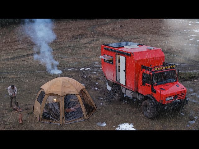CAMPING WITH A TRUCK CAMPER IN THE COMFORT OF HOME