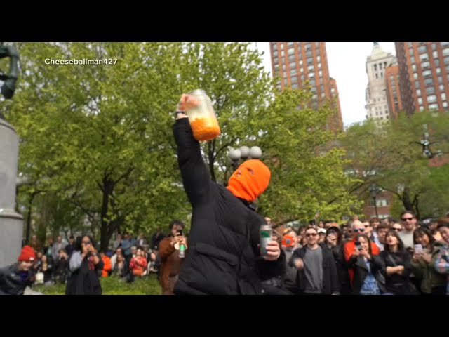 'Cheeseball Man' delights crowd in NYC
